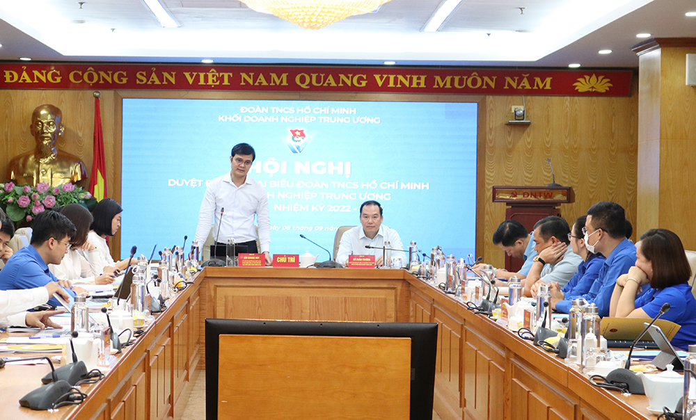 đồng chí Bùi Quang Huy - Ủy viên dự khuyết BCH Trung ương Đảng, Bí thư thứ nhất BCH Trung ương Đoàn - Trưởng đoàn công tác .