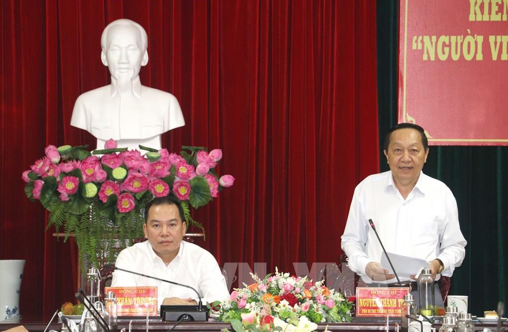 Phó Bí thư thường trực Tỉnh ủy Vĩnh Long Nguyễn Thành Thế báo cáo kết quả thực hiện Cuộc Vận động 