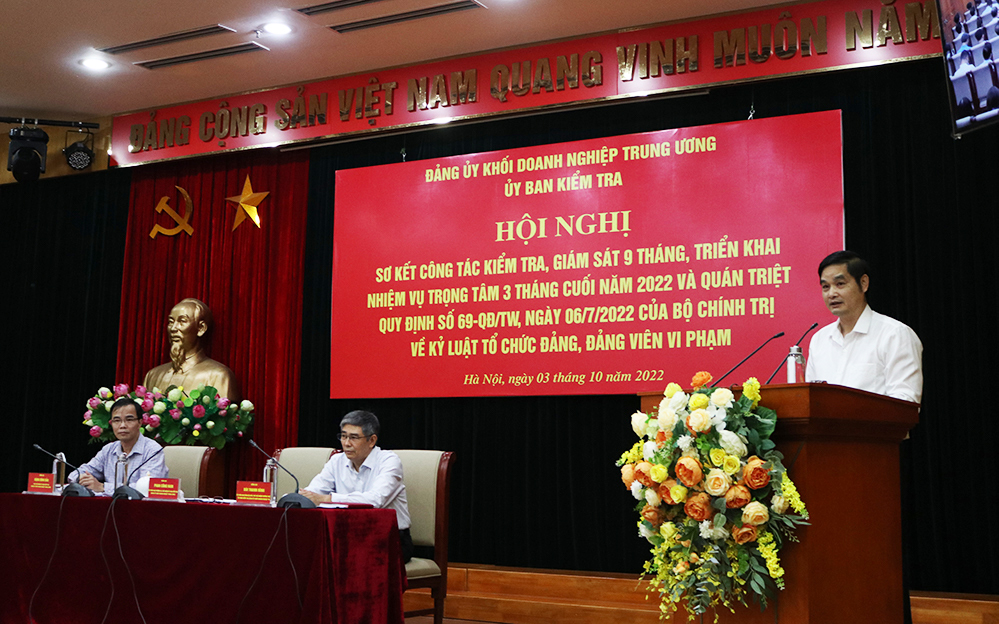 Chủ nhiệm Uỷ Ban Kiểm tra Đảng uỷ Khối Phan Công Nam tiếp thu ý kiến của Thường trực Đảng uỷ Khối và giải đáp một số ý kiến tại Hội nghị.