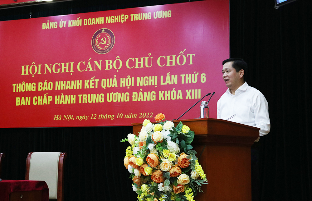 Đồng chí Nguyễn Long Hải, Bí thư Đảng uỷ Khối Doanh nghiệp Trung ương báo cáo