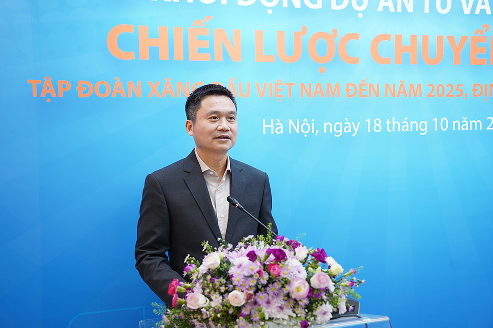Bí thư Đảng ủy - Chủ tịch HĐQT Petrolimex - Trưởng Ban chỉ đạo Chuyển đổi số Petrolimex Phạm Văn Thanh phát biểu chỉ đạo tại buổi lễ.