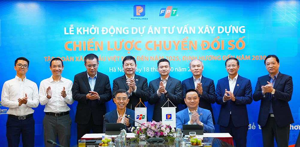 Lãnh đạo Petrolimex và FPT ký kết thực hiện Dự án Tư vấn Chuyển đổi số tại Tập đoàn Xăng Dầu Việt Nam.