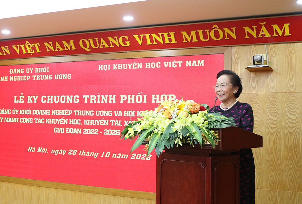 GS.TS Nguyễn Thị Doan, Chủ tịch Hội Khuyến học Việt Nam phát biểu tại buổi lễ.