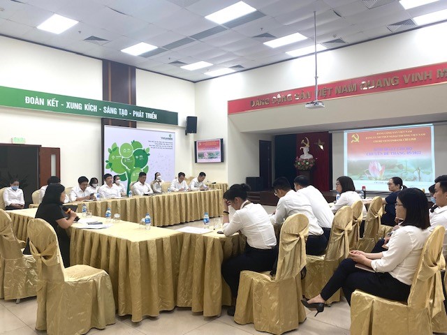buổi sinh hoạt chuyên đề của Chi bộ Vietcombank Chí Linh ngày 19/5/2022.