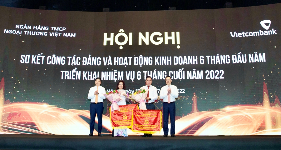 Đảng bộ Ngân hàng TMCP Ngoại thương Việt Nam chi nhánh Sở Giao dịch đạt danh hiệu “Hoàn thành xuất sắc nhiệm vụ” tiêu biểu 5 năm liền (2017-2021).