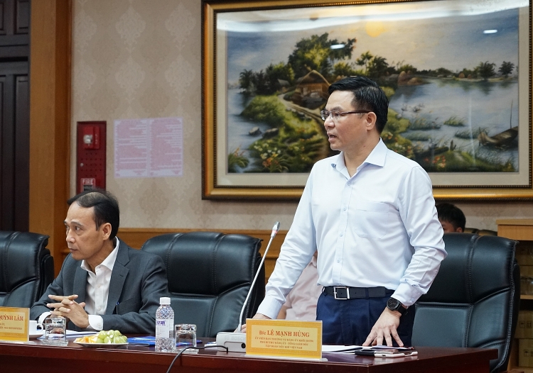 Đồng chí Lê Mạnh Hùng - Phó Bí thư Đảng ủy, Tổng Giám đốc Tập đoàn Dầu khí Việt Nam Phát biểu tại buổi làm việc.