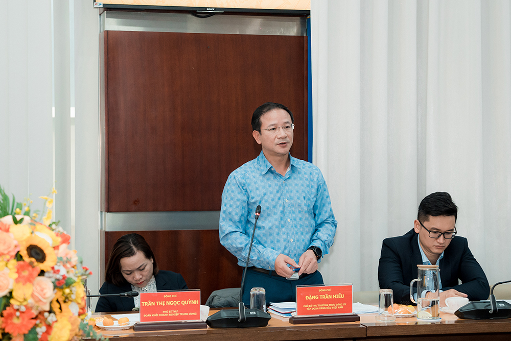 Đại diện lãnh đạo Đảng uỷ Tập đoàn Xăng dầu Việt Nam phát biểu tại Hội nghị.