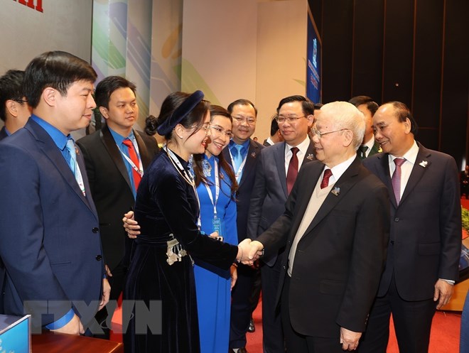 Tổng Bí thư Nguyễn Phú Trọng cùng các lãnh đạo Đảng, Nhà nước với các đại biểu dự đại hội. 