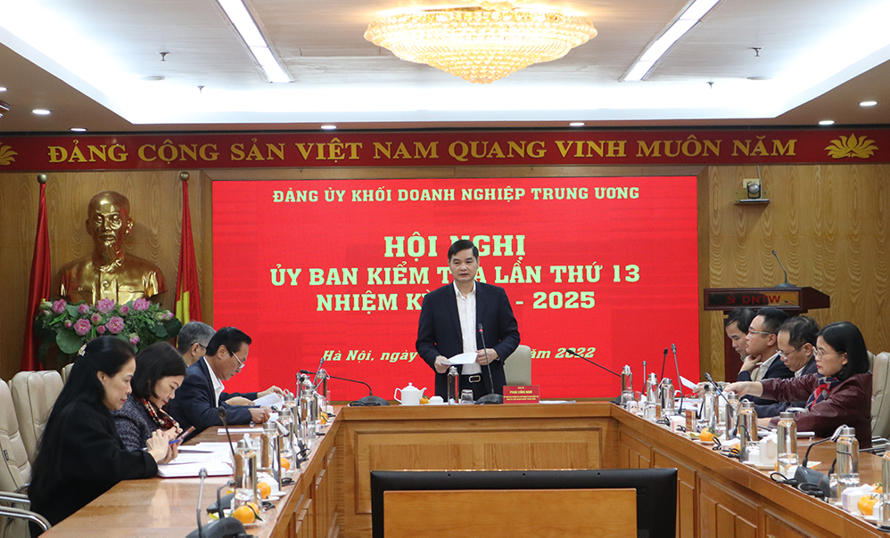đồng chí Phan Công Nam, Uỷ viên Ban Thường vụ Đảng uỷ Khối, Chủ nhiệm Uỷ ban Kiểm tra Đảng uỷ Khối báo cáo kết quả công tác 6 tháng đầu năm 2022.