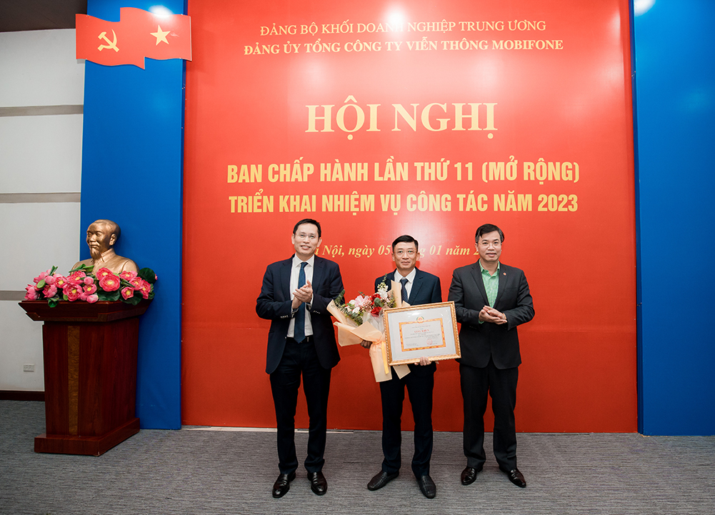 Đảng ủy Tổng công ty MobiFone đã trao thưởng cuộc thi trực tuyến tìm hiểu các Quy định của Trung ương và nghiệp vụ công tác xây dựng Đảng.