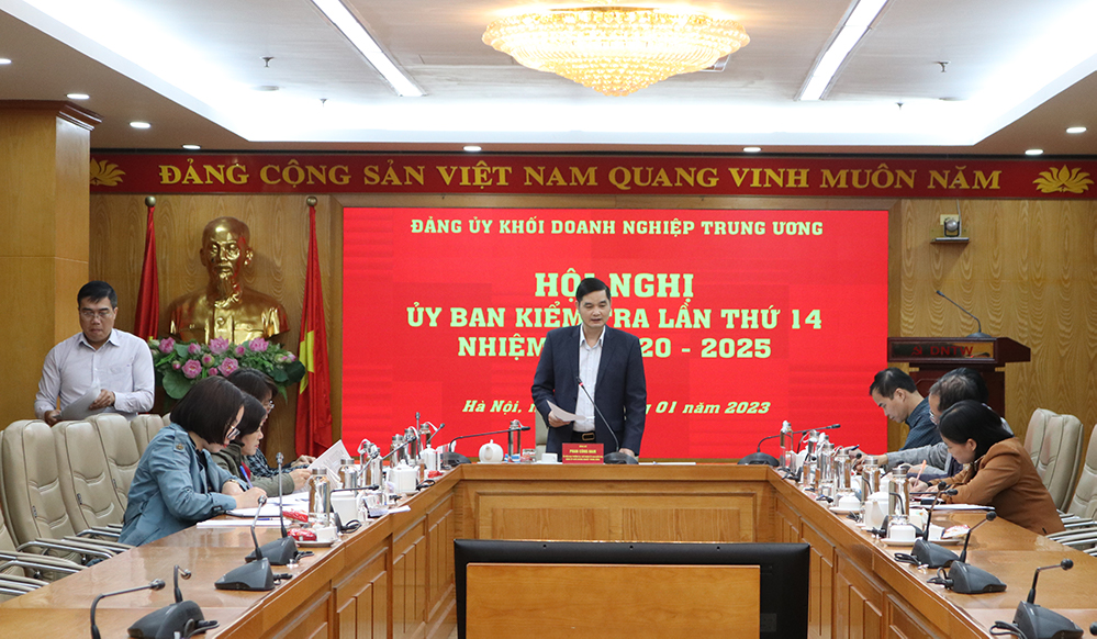 đồng chí Phan Công Nam, Uỷ viên Ban Thường vụ Đảng uỷ Khối, Chủ nhiệm Uỷ ban Kiểm tra Đảng uỷ Khối báo cáo kết quả công tác 6 tháng đầu năm 2022.