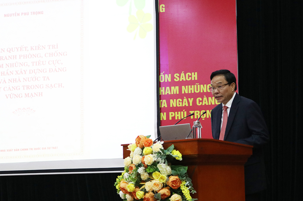 đồng chí Lê Văn Châu - Phó Bí thư Đảng uỷ Khối Doanh nghiệp Trung ương phát biểu tại buổi làm việc.