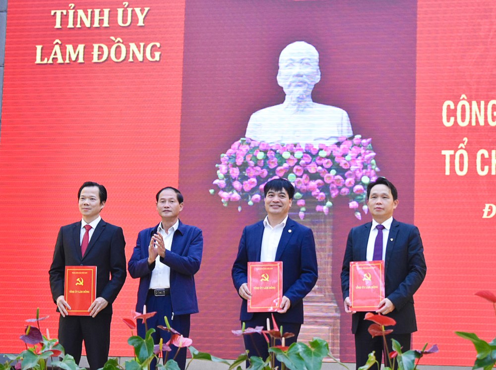 Đảng bộ Tập đoàn Hóa chất Việt Nam tiếp nhận chi bộ cơ sở Công ty Cổ phần Bình Điền, Lâm Đồng.
