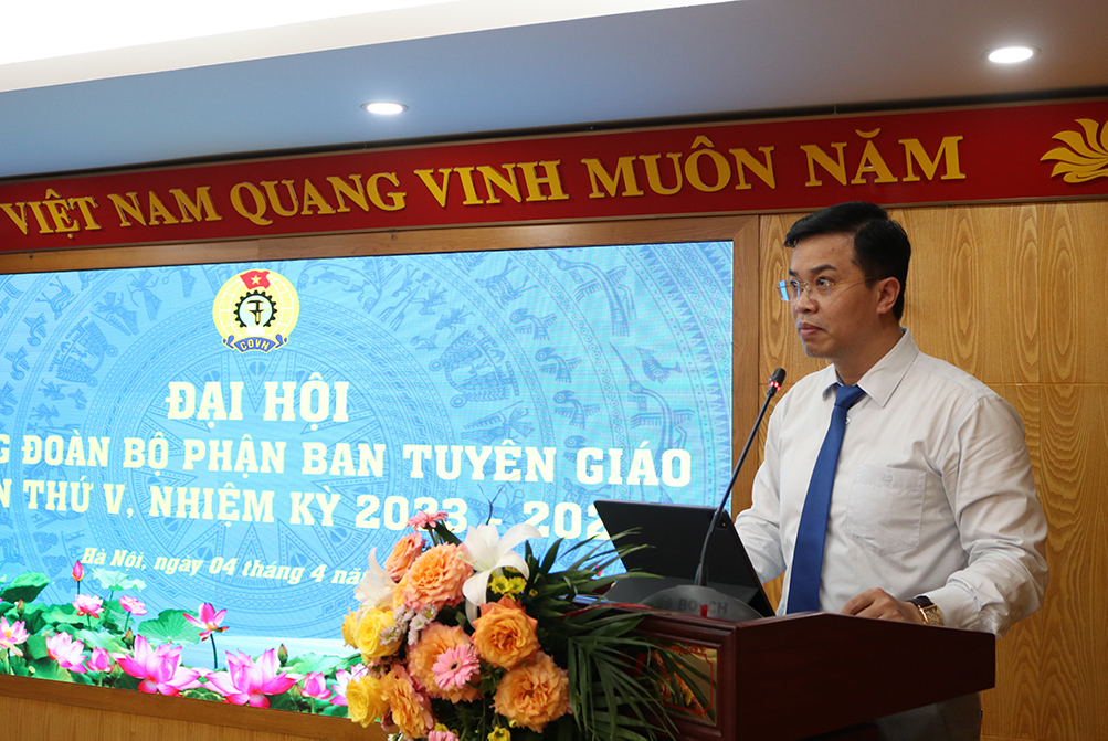 đồng chí Nguyễn Trung Hiếu, Uỷ viên Ban Thường vụ, Trưởng Ban Tuyên giáo Đảng uỷ Khối Doanh nghiệp Trung ương phát biểu tại Hội nghị.