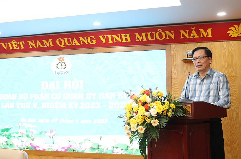 Chủ tịch Công Đoàn Cơ quan Chu Đình Động chia sẻ, động viên các chị em Cơ quan Đảng uỷ Khối.