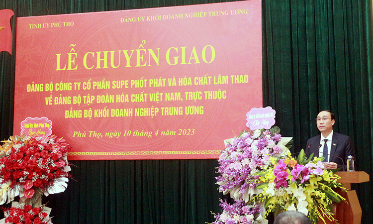 Đồng chí Phùng Khánh Tài, Phó Bí thư Thường trực Tỉnh ủy Phú Thọ phát biểu.