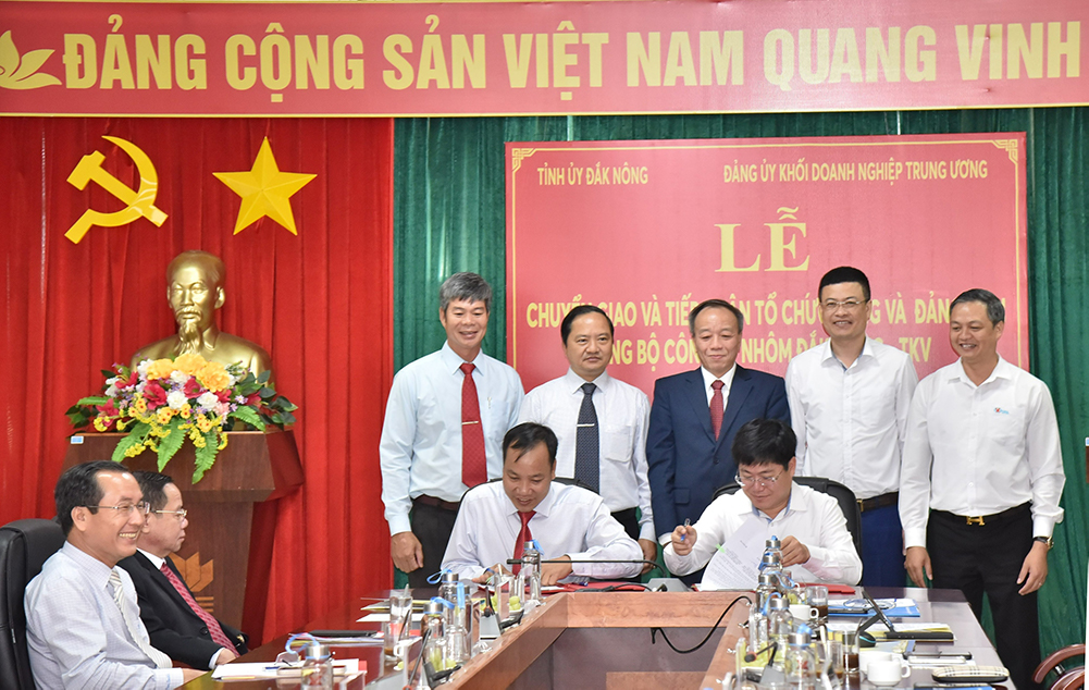 Lễ tổ chức chuyển giao và tiếp nhận Đảng bộ Công ty Nhôm Đắk Nông.