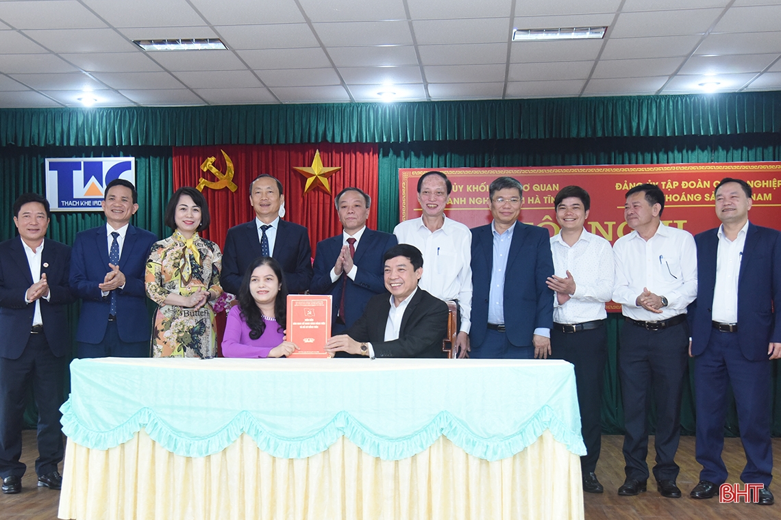 Lễ tổ chức chuyển giao và tiếp nhận Đảng bộ Công ty CP Sắt Thạch Khê, Hà Tĩnh.