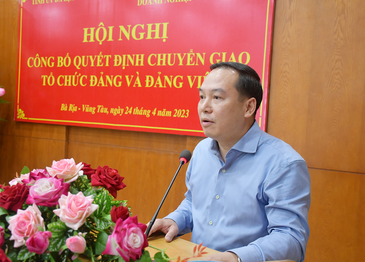 Đồng chí Hồ Xuân Trường, Phó Bí thư Đảng ủy Khối DN Trung ương phát biểu tại Hội nghị.