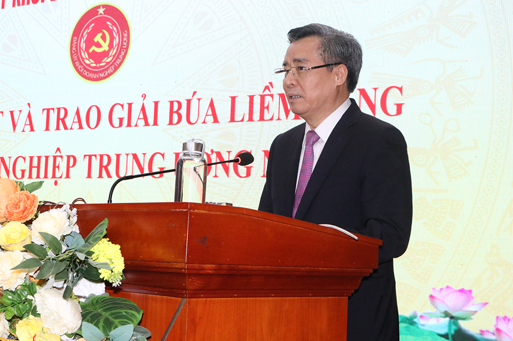 Đồng chí Nguyễn Quang Dương, Uỷ viên BCH Trung ương Đảng, Phó Trưởng Ban Tổ chức Trung ương phát biểu chỉ đạo tại Hội nghị.