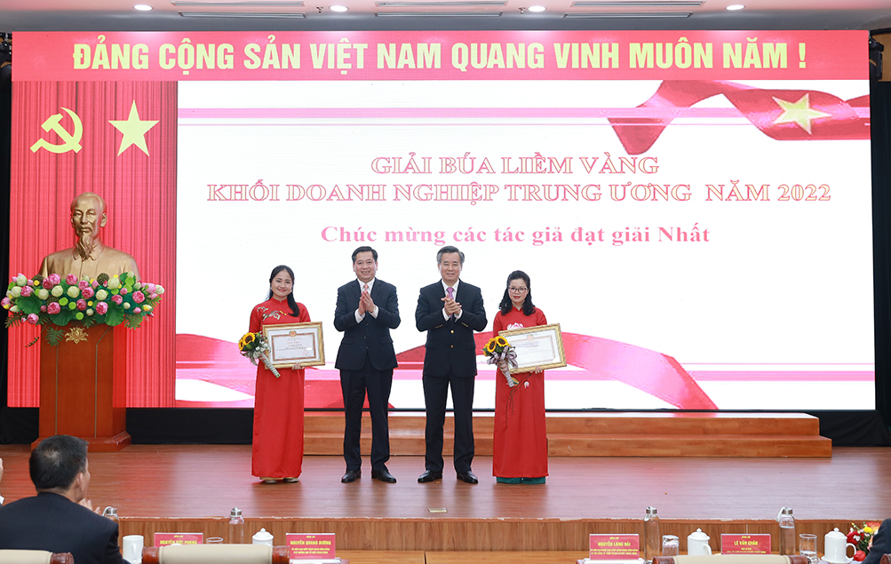 Đồng chí chí Nguyễn Quang Dương, Uỷ viên BCH Trung ương Đảng, Phó Trưởng Ban Tổ chức Trung ương phát biểu chỉ đạo tại Hội nghị.chí
