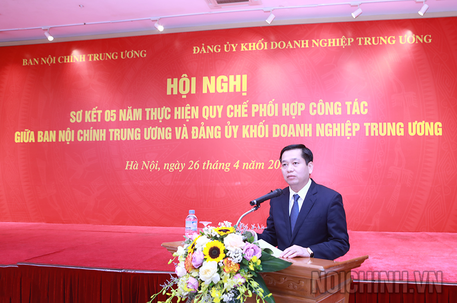 Đồng chí Nguyễn Long Hải, Ủy viên dự khuyết Trung ương Đảng, Bí thư Đảng ủy Khối Doanh nghiệp Trung ương báo cáo kết quả công tác phối hợp giữa hai cơ quan.