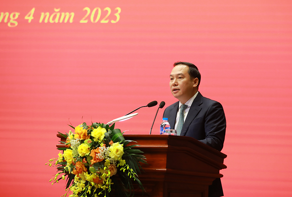 Đồng chí Hồ Xuân Trường - Phó Bí thư Đảng uỷ Khối DNTW phát biểu tại Hội nghị.