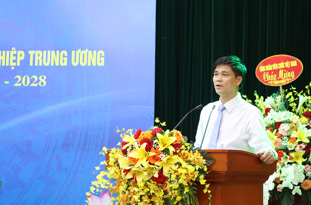 Đồng chí Ngọ Duy Hiểu, Phó Chủ tịch BCH Tổng Liên đoàn Lao động Việt Nam, Chủ tịch Công đoàn Viên chức Việt Nam