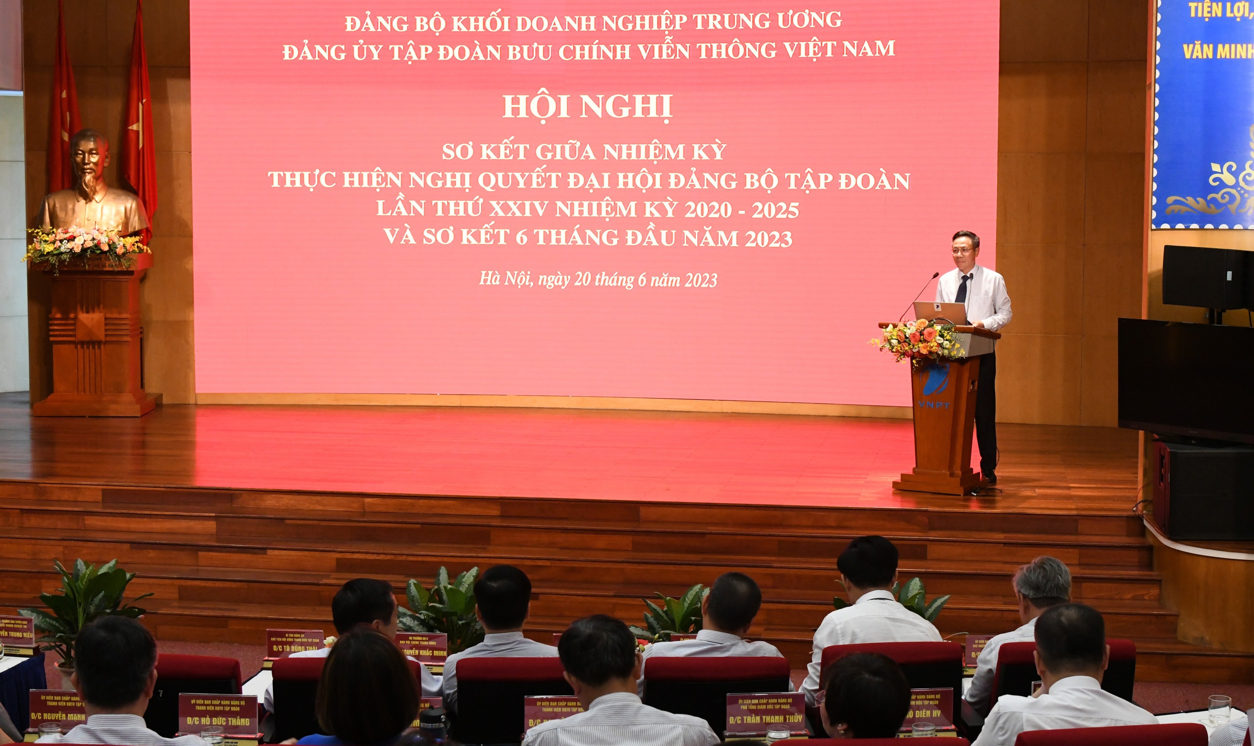Đồng chí Tô Dũng Thái, Bí thư Đảng ủy, Chủ tịch Hội đồng Thành viên phát biểu tại Hội nghị.