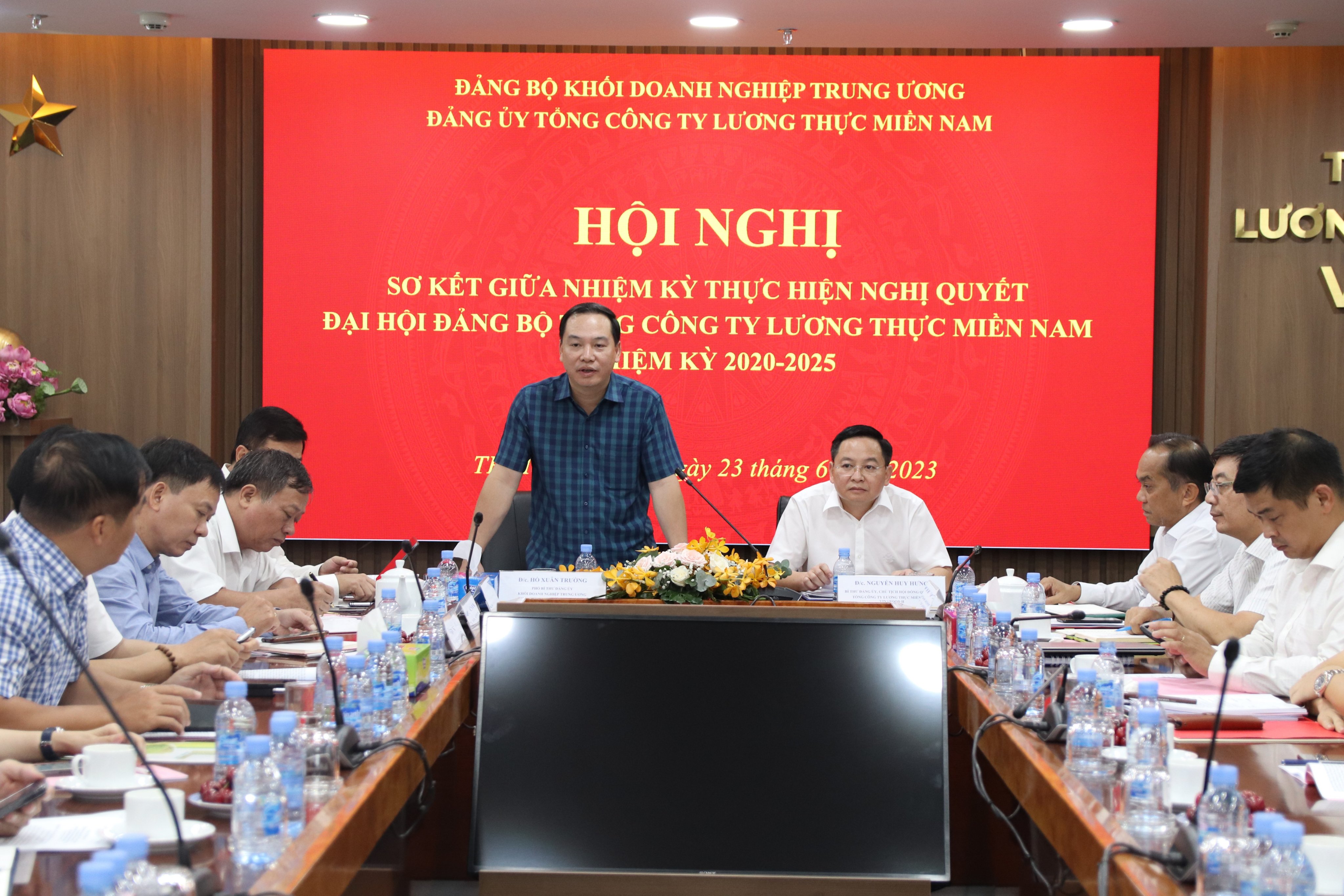 Đồng chí Hồ Xuân Trường – Phó Bí thư Đảng uỷ Khối Doanh nghiệp Trung ương phát biểu tại hội nghị.