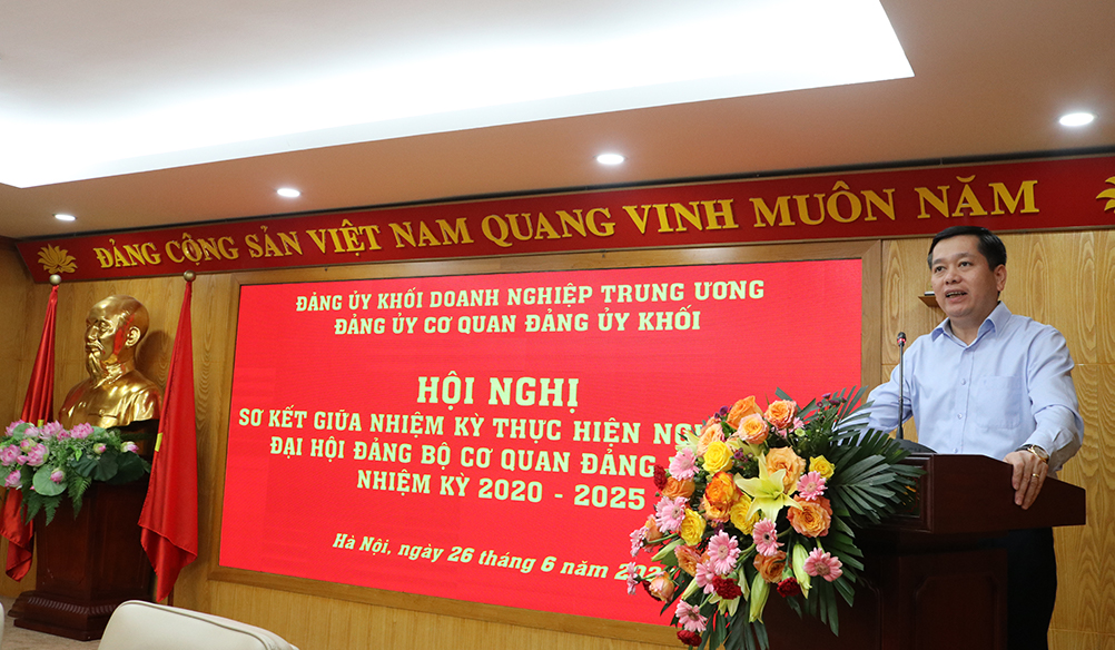 Đồng chí Nguyễn Long Hải - Ủy viên dự khuyết BCH Trung ương Đảng, Bí thư Đảng ủy Khối chủ trì Hội nghị.