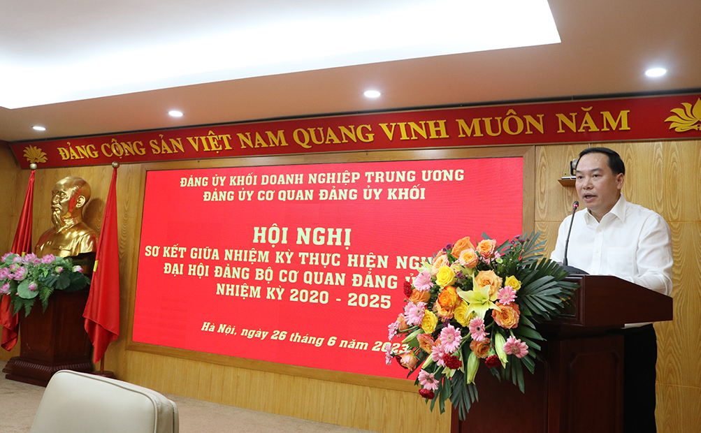 Đồng chí Hồ Xuân Trường – Phó Bí thư Đảng uỷ Khối Doanh nghiệp Trung ương phát biểu tại hội nghị.