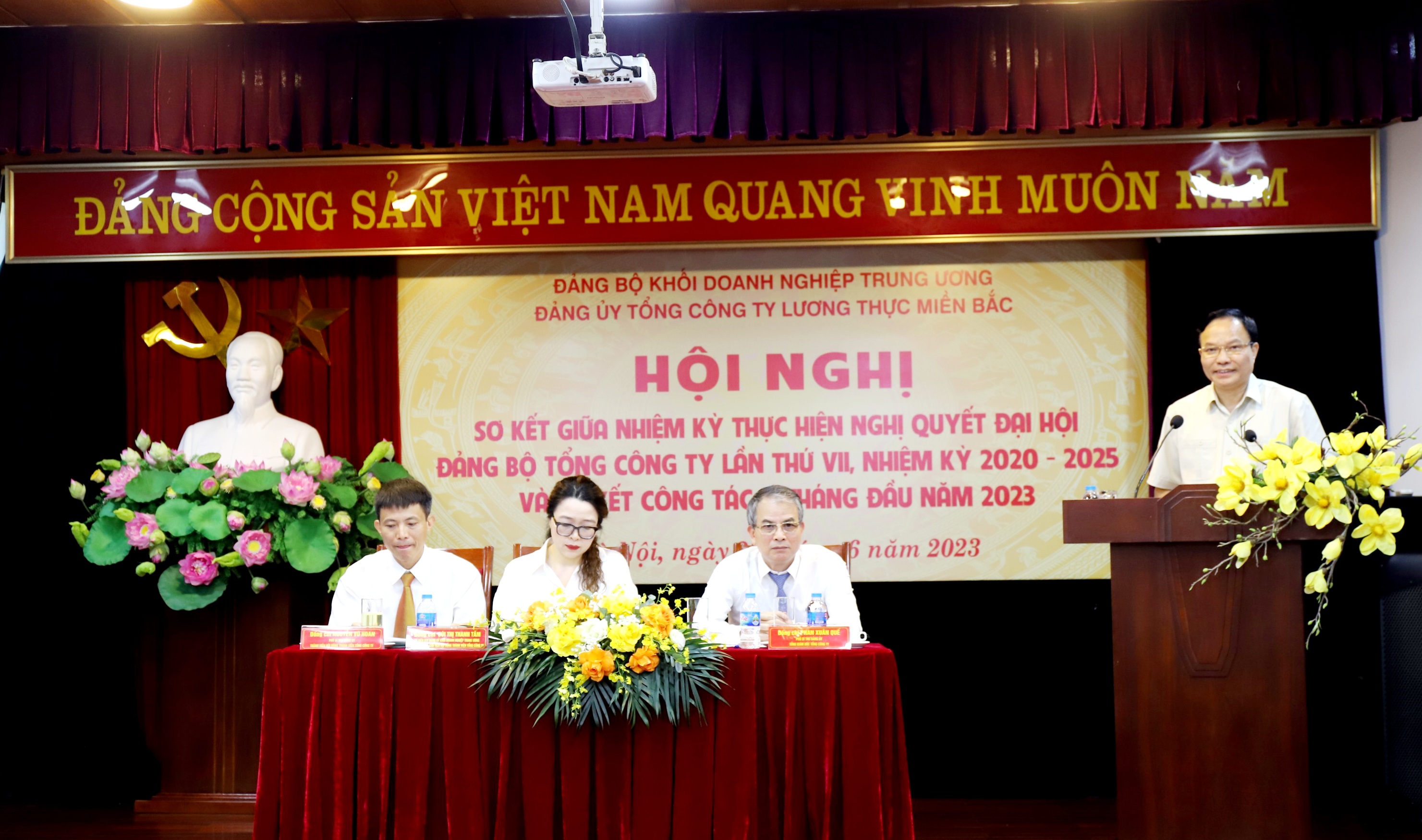 Đ/c Lê Văn Châu, Phó Bí thư Đảng ủy Khối Doanh nghiệp Trung ương phát biểu chỉ đạo tại hội nghị.