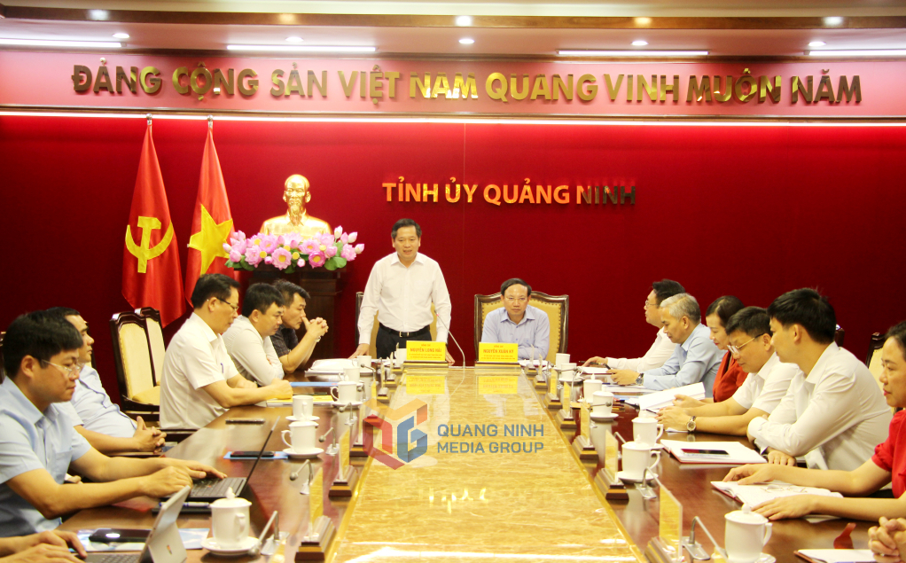 Đồng chí Nguyễn Long Hải, Ủy viên Dự khuyết Ban Chấp hành Trung ương Đảng, Bí thư Đảng ủy Khối doanh nghiệp Trung ương, phát biểu tại hội nghị.