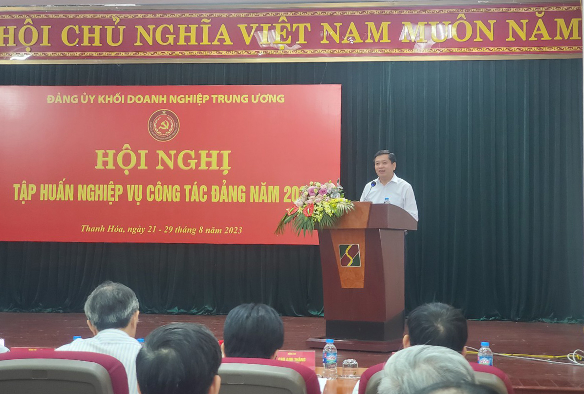 Bí thư Đảng ủy Khối Doanh nghiệp Trung ương Nguyễn Long Hải phát biểu chỉ đạo tại Hội nghị. 