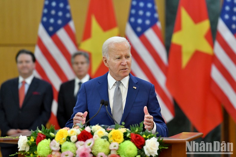 Tổng thống Hoa Kỳ Joe Biden phát biểu tại cuộc họp báo chung với Tổng Bí thư Nguyễn Phú Trọng. 