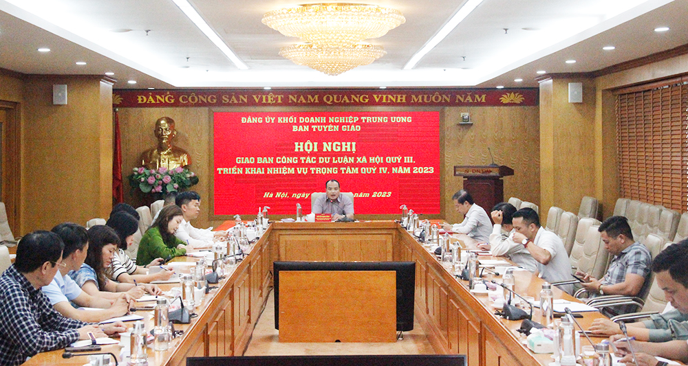 Đồng chí Nguyễn Mạnh Hùng, Ủy viên BCH Đảng bộ Khối, Phó Trưởng Ban Tuyên giáo Đảng ủy Khối chủ trì Hội nghị.