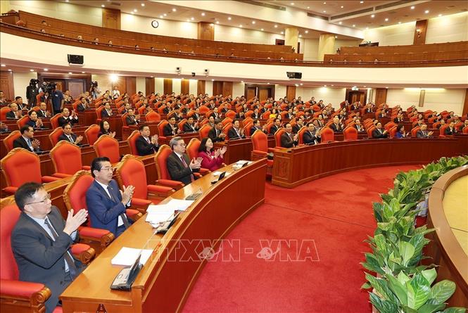 Các đại biểu dự phiên bế mạc Hội nghị lần thứ tám Ban Chấp hành Trung ương Đảng Cộng sản Việt Nam khóa XIII. 