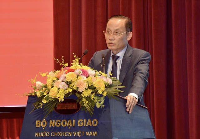 Đồng chí Lê Hoài Trung, Bí thư Trung ương Đảng, Trưởng Ban Đối ngoại Trung ương phát biểu tại hội nghị.
