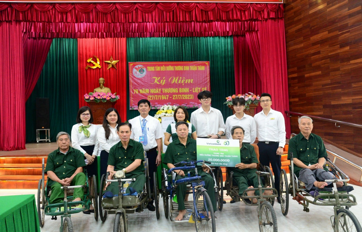Vietcombank Bắc Ninh thăm và tặng quà Trung tâm điều dưỡng Thương binh Thuận Thành nhân dịp kỷ niệm ngày thương binh liệt sĩ năm 2023.