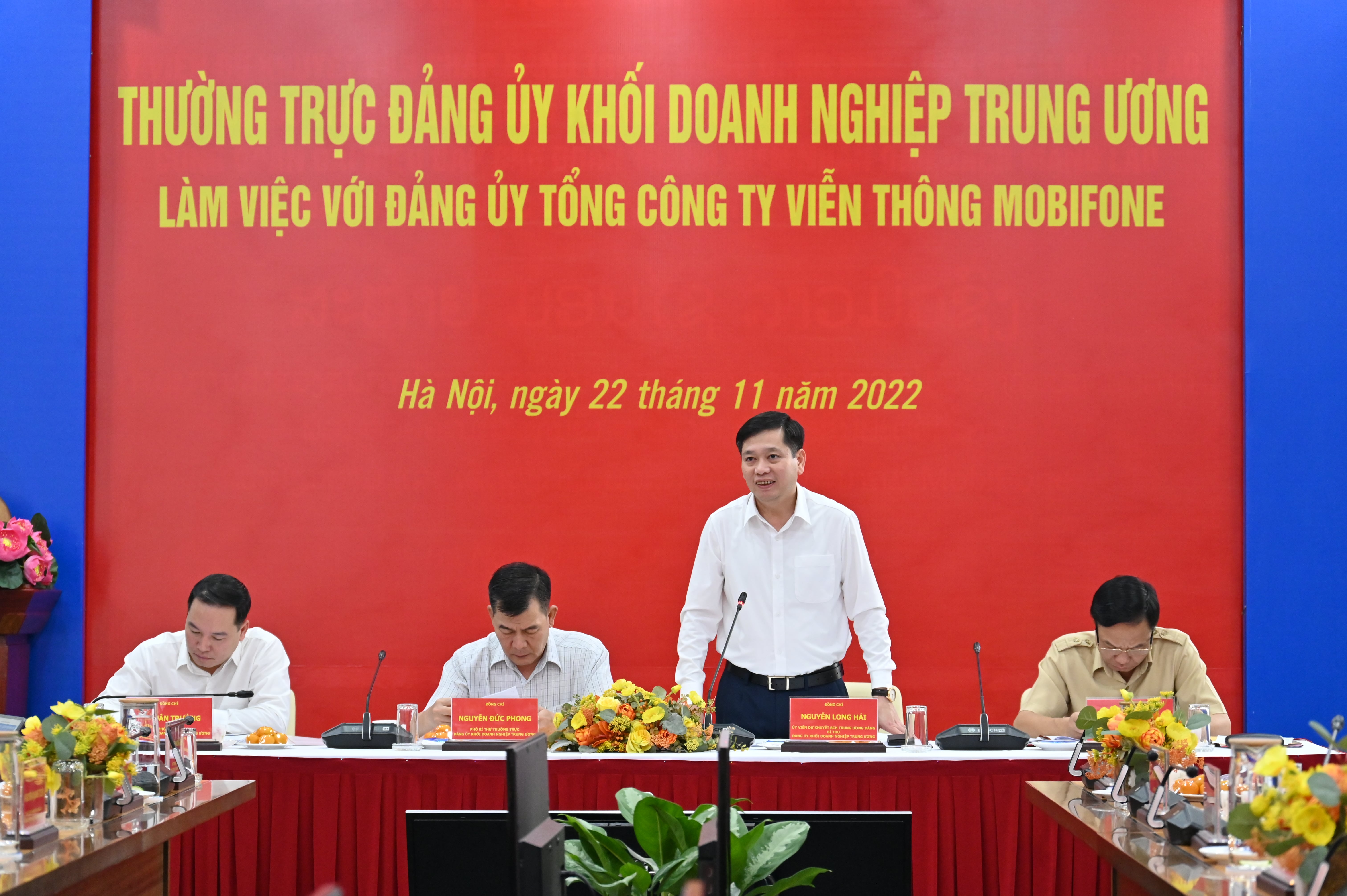 Đ/c Nguyễn Long Hải - Ủy viên dự khuyết BCH Trung ương, Bí thư Đảng ủy Khối DNTW làm việc với Đảng ủy TCT Viễn thông MobiFone