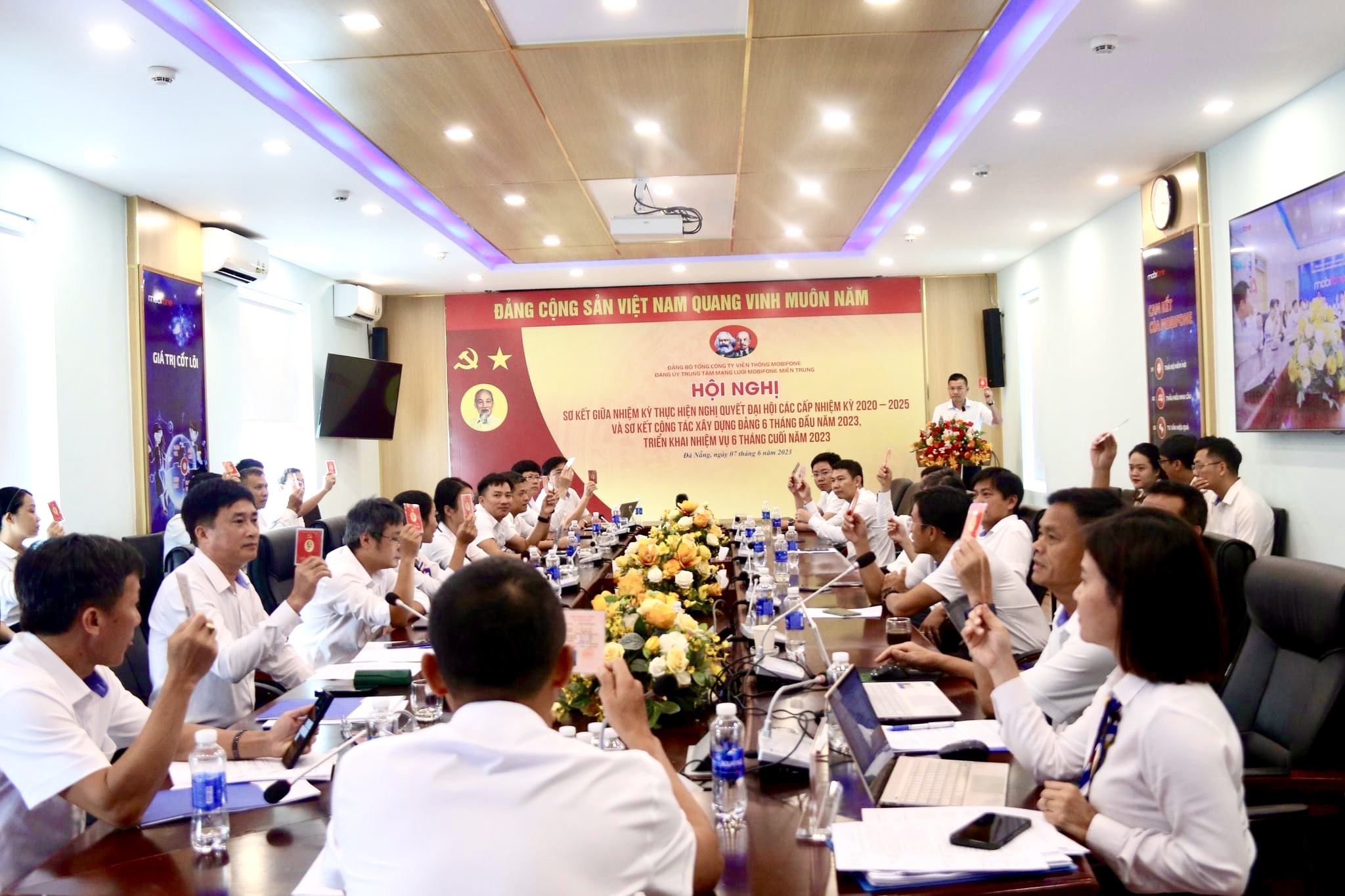 Hội nghị giữa nhiệm kỳ Đại hội Đảng bộ Trung tâm Mạng lưới MobiFone miền Trung giai đoạn 2020 - 2025