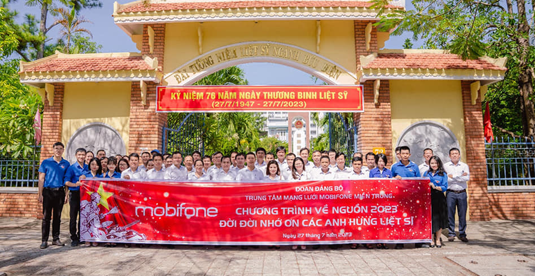 Cán bộ đảng viên Trung tâm Mạng lưới MobiFone miền Trung tham gia Chương trình về nguồn