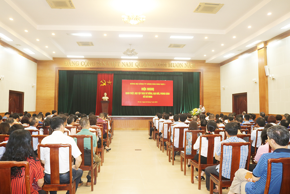 Toàn cảnh buổi Hội nghị “Quán triệt. học tập và làm theo tư tưởng, đạo đức, phong cách Hồ Chí Minh”.