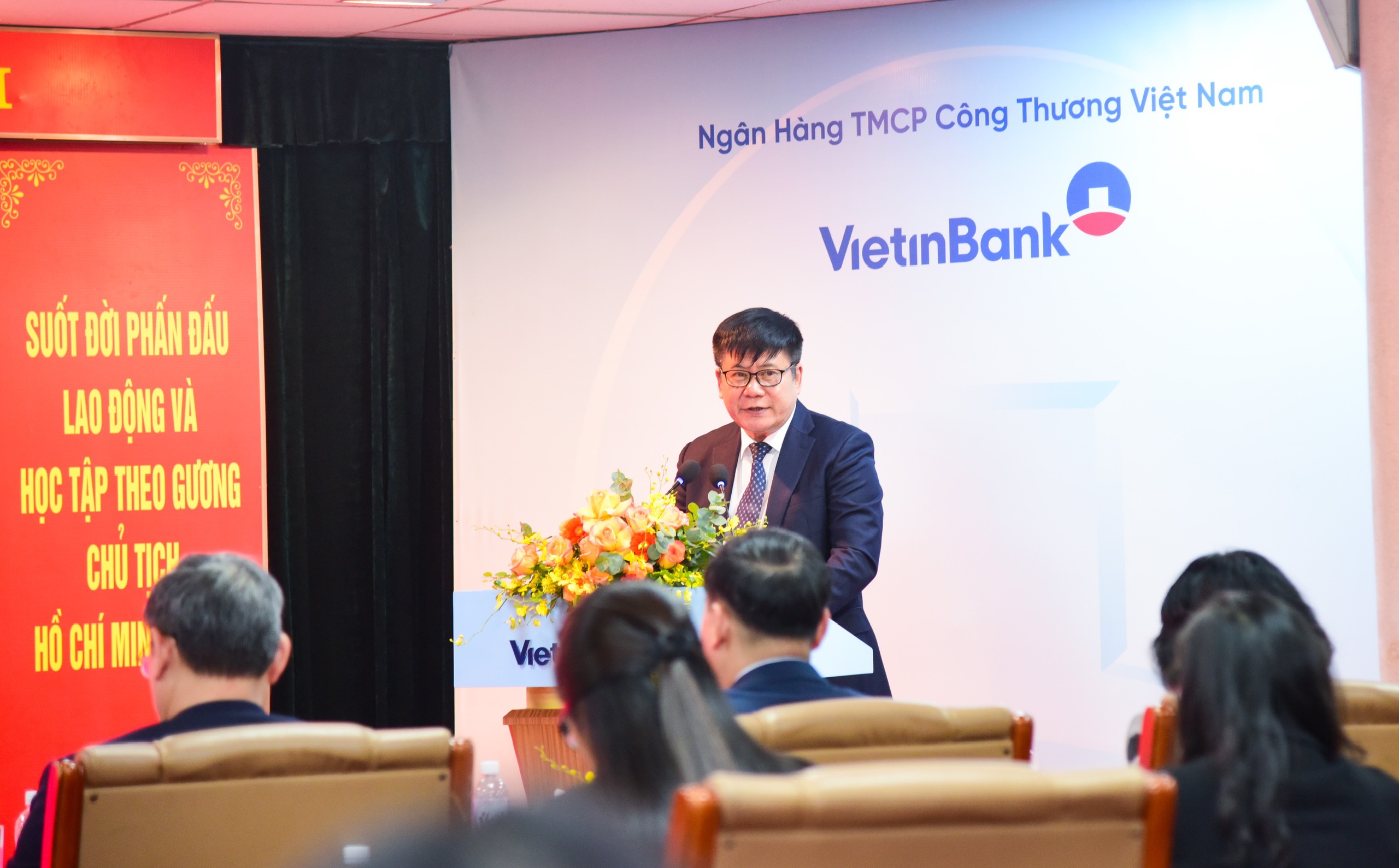 Đồng chí Trần Kiên Cường, Phó Bí thư thường trực Đảng uỷ Ngân hàng TMCP Công thương Việt Nam phát biểu tại buổi Lễ