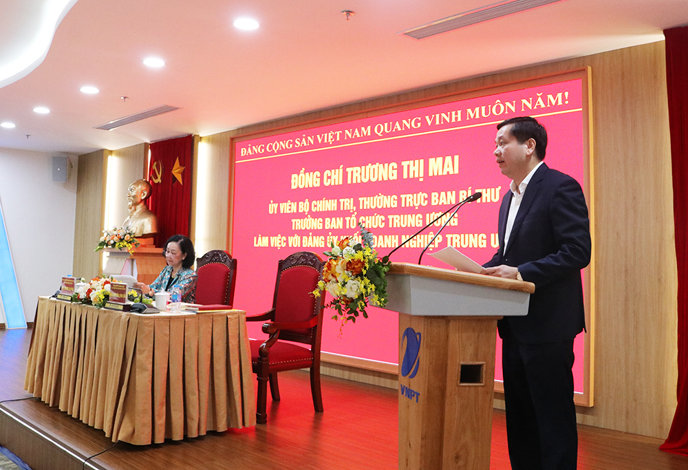 Đồng chí Nguyễn Long Hải,  Bí  thư Đảng uỷ Khối báo cáo kết quả nửa đầu nhiệm kỳ 2020-2025 
