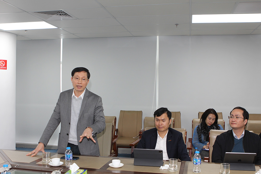 Đồng chí Nguyễn Quang Tiến, Phó Bí thư Thường trực Đảng ủy Mobifone phát biểu tại Hội nghị