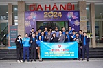 Đoàn Khối Doanh nghiệp Trung ương - Khối hoạt động Giao thông Thương mại Dịch vụ cơ quan thăm và tặng quà thanh niên công nhân nhân dịp Tết Nguyên Đán Giáp Thìn 2024