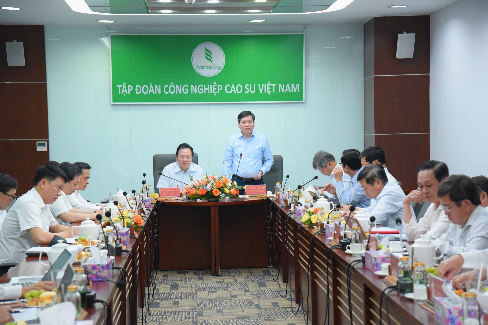 Bí thư Đảng ủy Khối Doanh nghiệp Trung ương Nguyễn Long Hải phát biểu tại buổi làm việc.