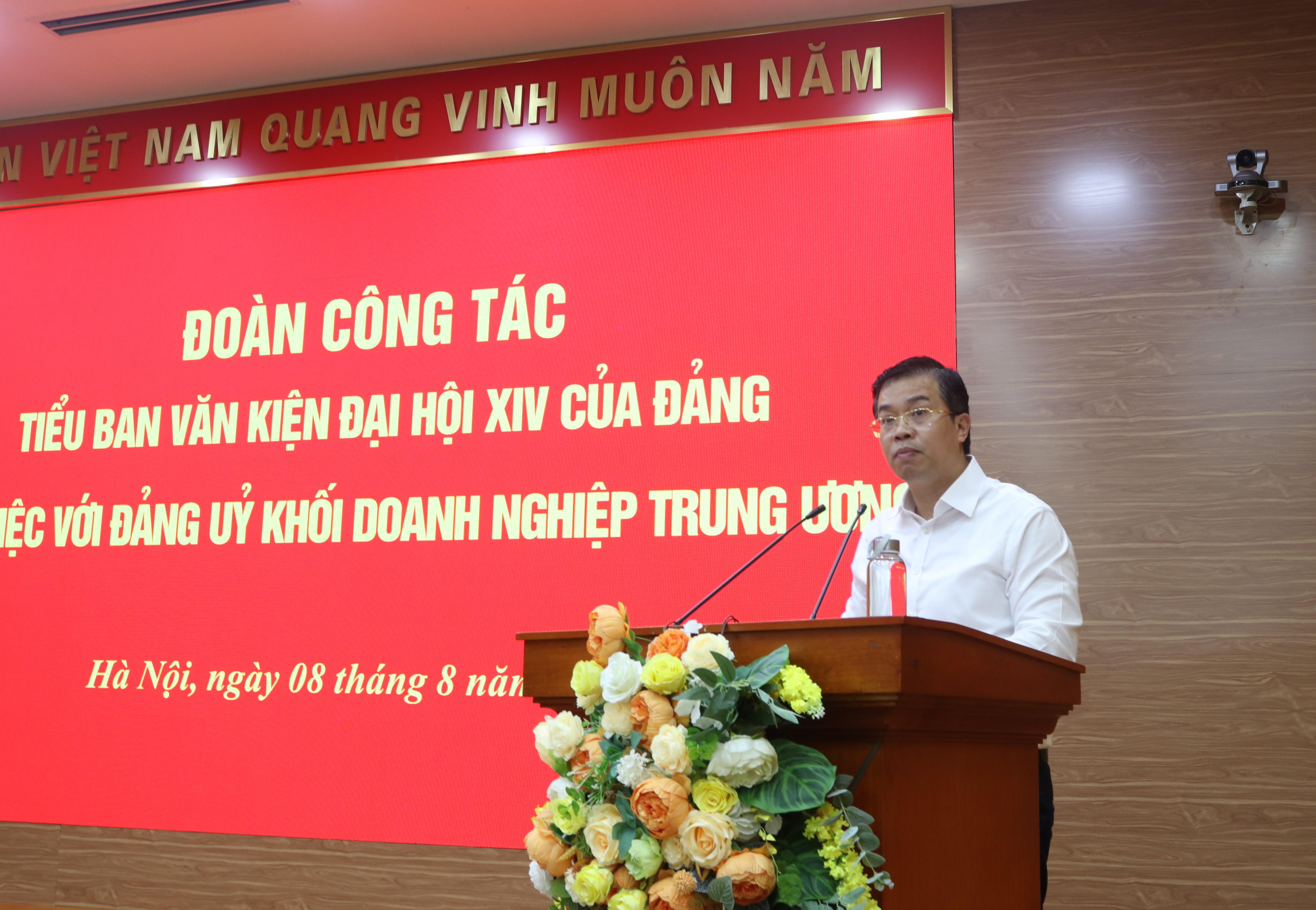 Đồng chí Nguyễn Trung Hiếu, Ủy viên Ban Thường vụ, Trưởng Ban Tuyên giáo Đảng ủy Khối phát biểu kết luận Hội nghị.